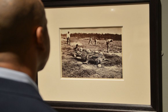 A man views A Burial Party Cold Harbor Virginia April 1865 580x388 Landmark exhibition considers evolving role of photography during American Civil War