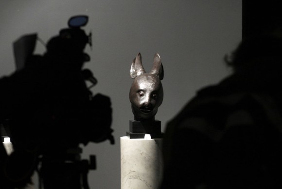 A picture taken on February 21 2009 shows a rabbit head 580x388 French billionaire Francois Henri Pinault to return relics bought at Christies to China