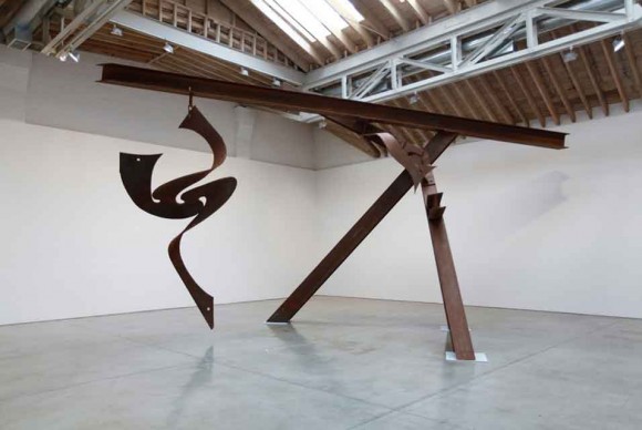 Mark di Suvero installation view of Little Dancer Paula Cooper Gallery 580x388 Little Dancer: A new large scale steel sculpture by Mark di Suvero on view at The Paula Cooper Gallery