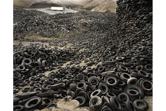 Edward Burtynsky. Oxford Tire Pile 1 Westley California. 1999 580x388 Baltimore Museum of Art receives major gift of contemporary photography